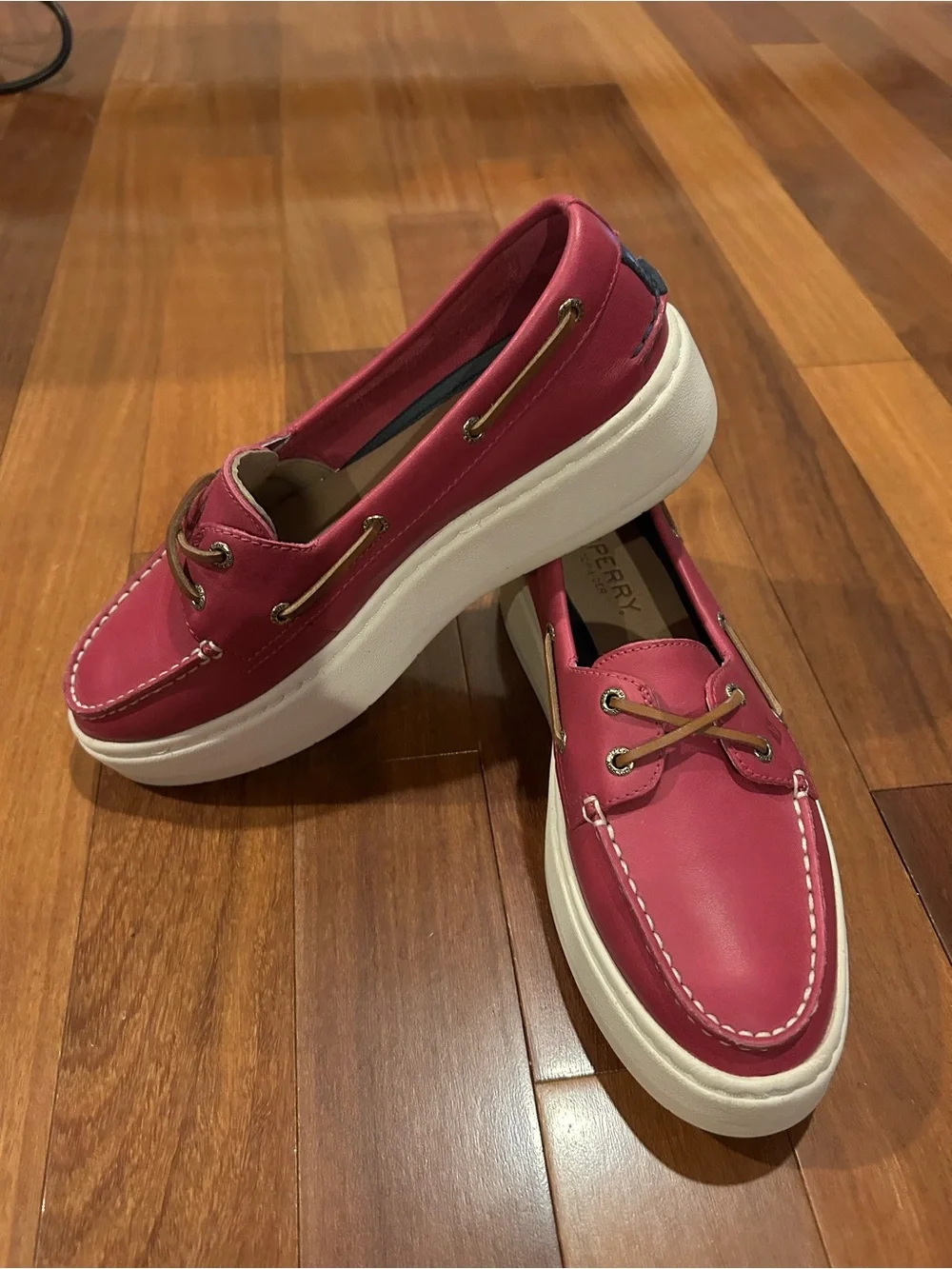 Sperry Women’s Raspberry Red Leather Boat Shoes size 8.5